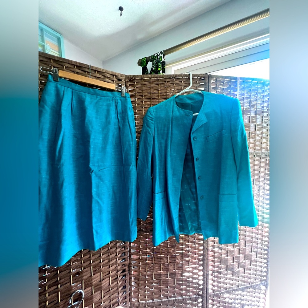 Women’s Suite with two blouses vintage beautiful skirt suit
